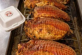 Lechona, pernil y platos tradicionales de Lechonería Los Tres Cerditos