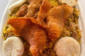 Lechona, pernil y platos tradicionales de Lechonería Los Tres Cerditos