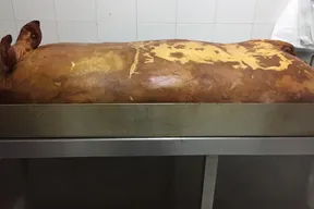 Lechona, pernil y platos tradicionales de Lechonería Los Tres Cerditos