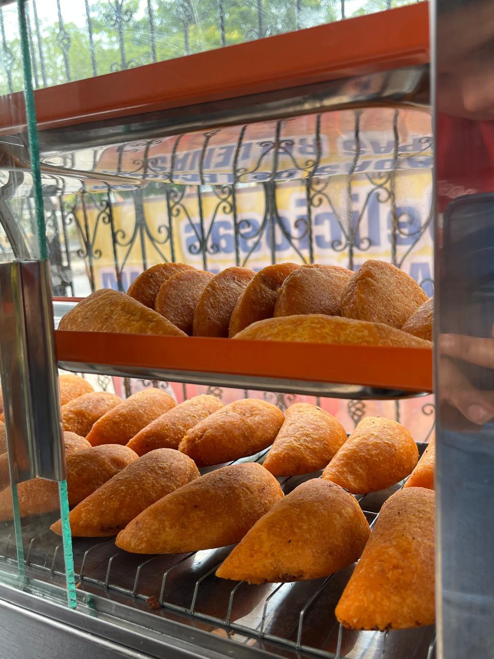 Empanada - Lechoneria Tres Cerditos Cali