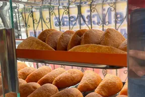 Lechona, pernil y platos tradicionales de Lechonería Los Tres Cerditos