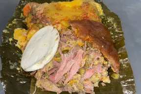Lechona, pernil y platos tradicionales de Lechonería Los Tres Cerditos