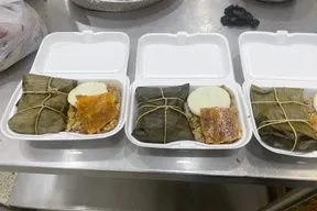 Lechona, pernil y platos tradicionales de Lechonería Los Tres Cerditos