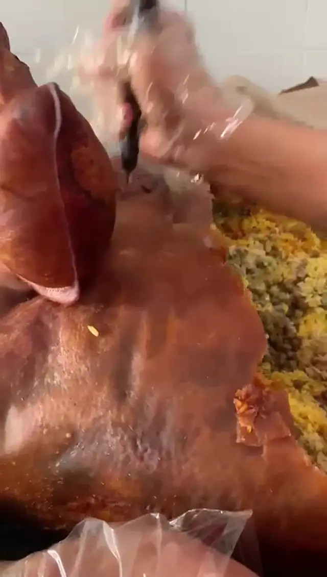 Video de la preparación de nuestra lechona