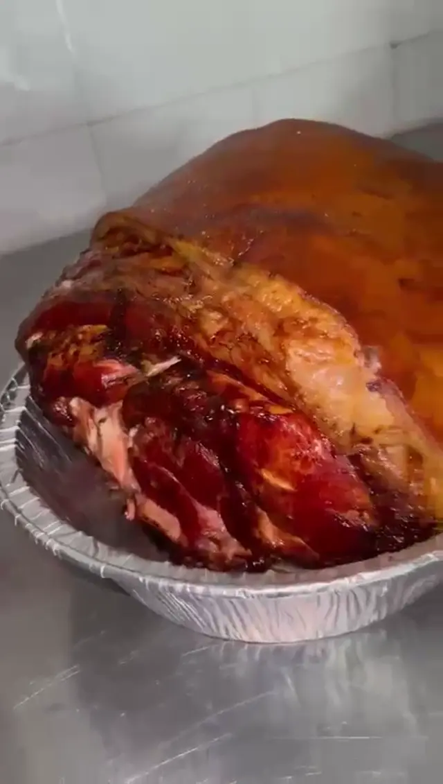 Video de la preparación de nuestra lechona